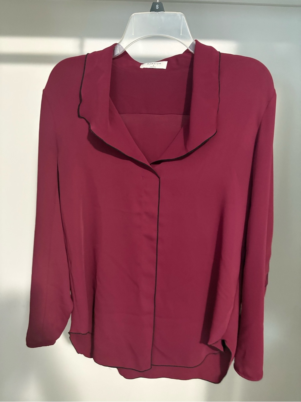 Aritzia Women’s Magenta Button-Front Blouse/Dress Shirt with Black Trim